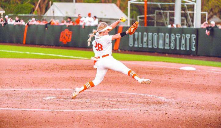 Maxwell, Becker named to 2023 USA Softball Collegiate Player of the Year