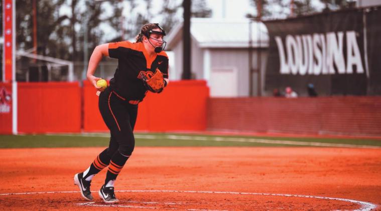 Cowgirl Softball closes out road trip with Top 10 win