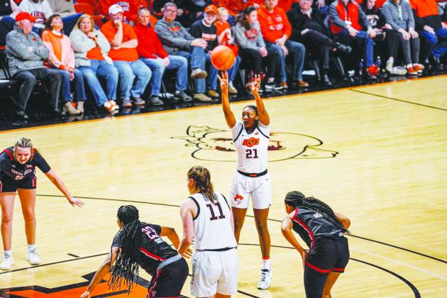 Cowgirls use late charge to defeat