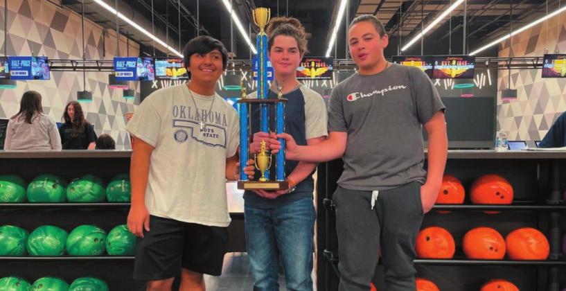 Frontier bowling team competes in tournament