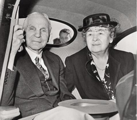 Henry Ford marries Clara Jane Bryant